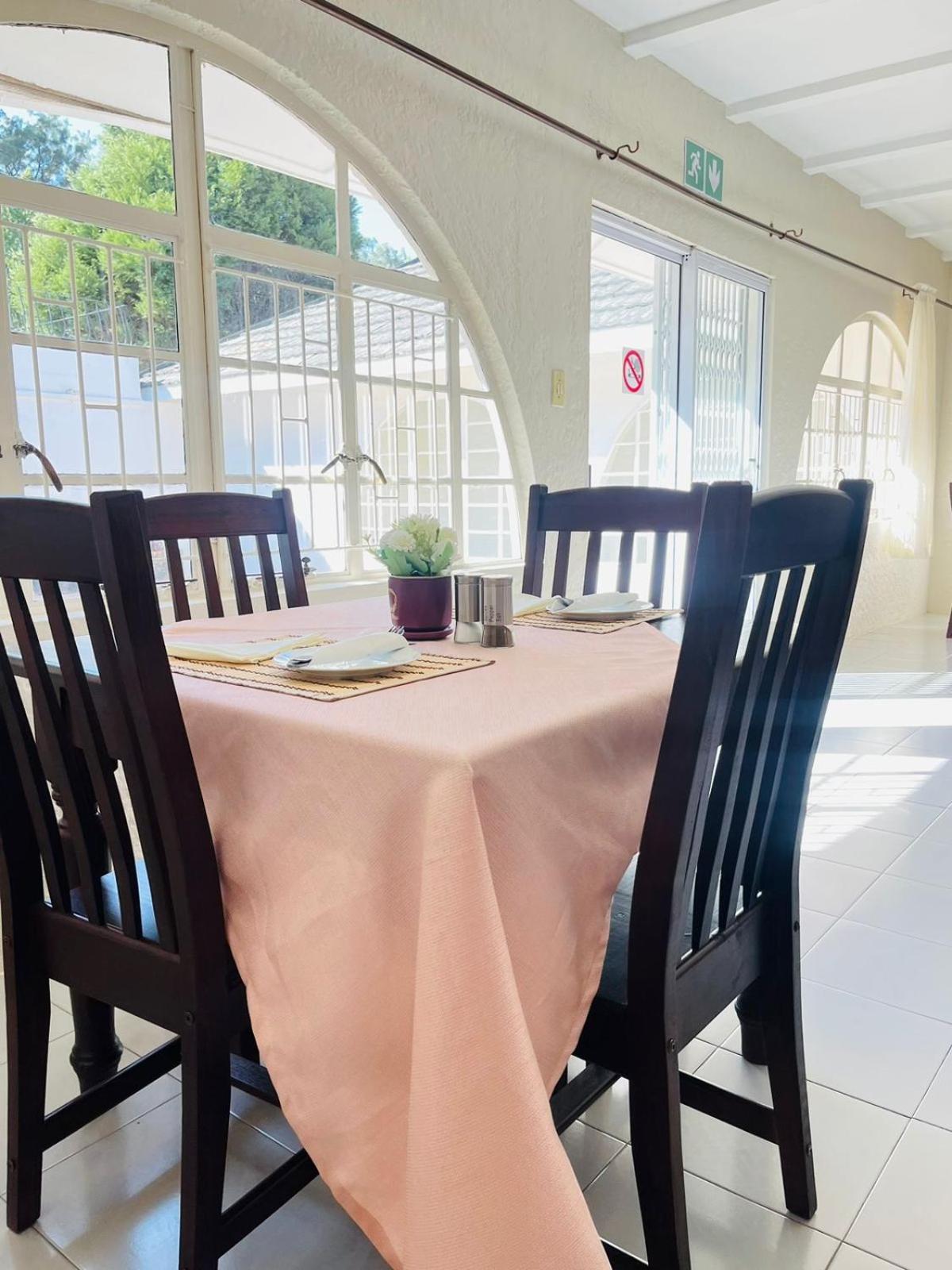 Oak Gardens Bed And Breakfast 纽卡斯尔 外观 照片